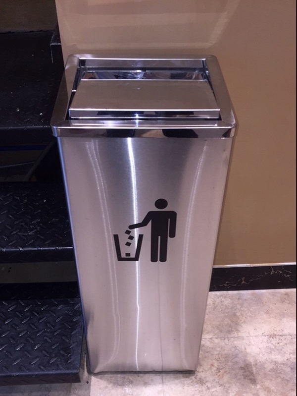Thùng rác vuông bằng chất liệu inox