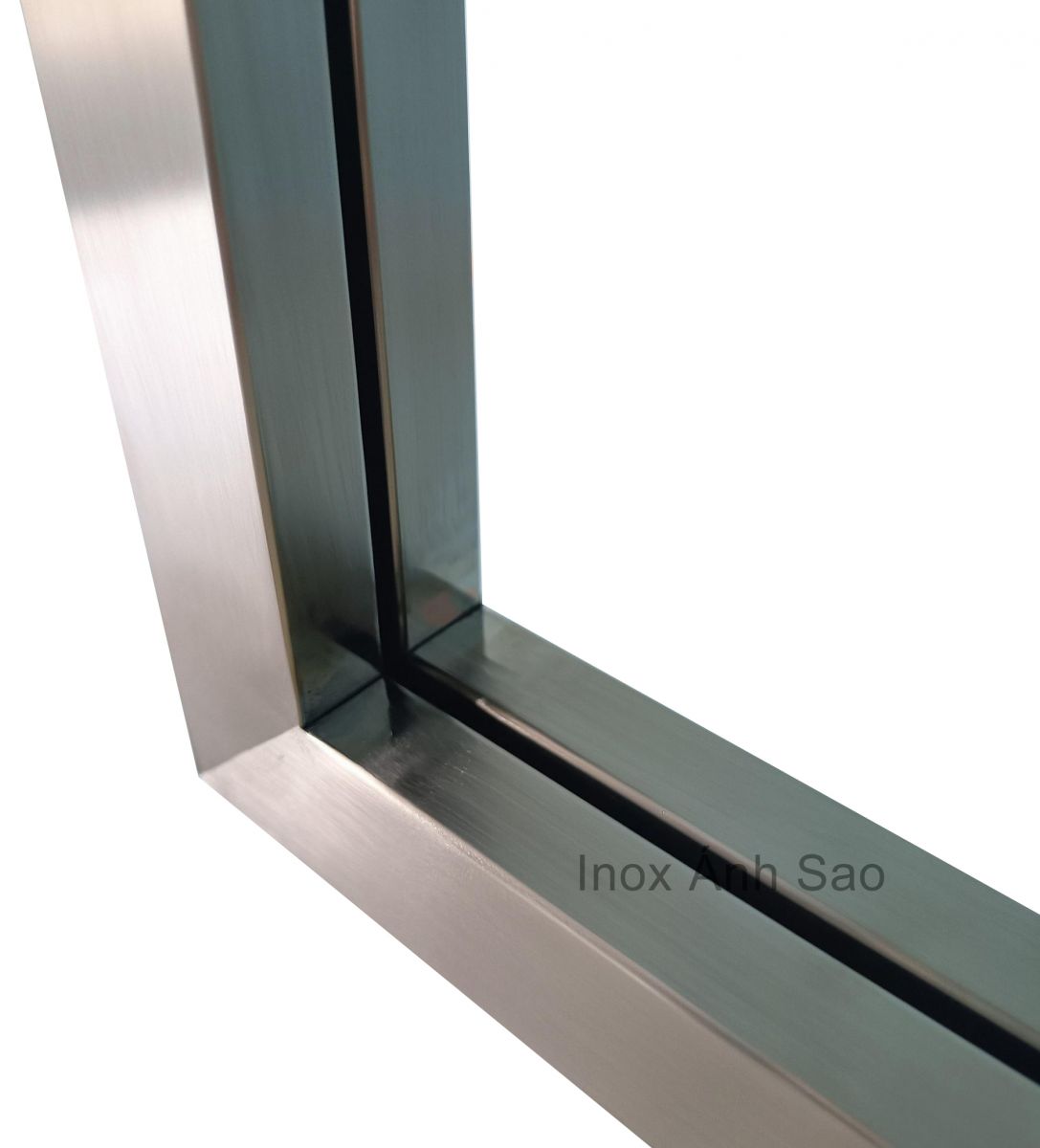 khung-tru-bang-inox-304