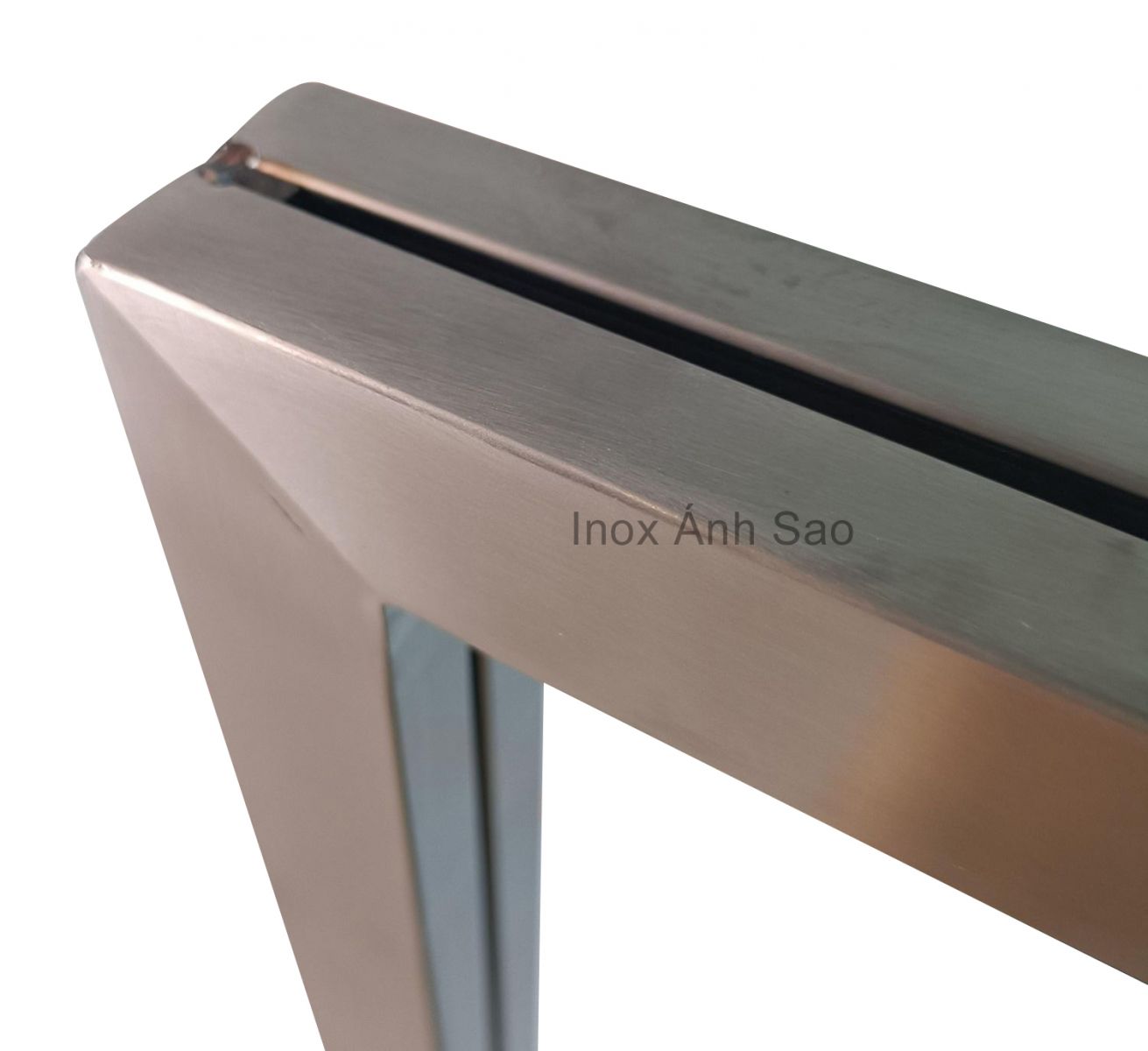 khung-tru-bang-inox-304