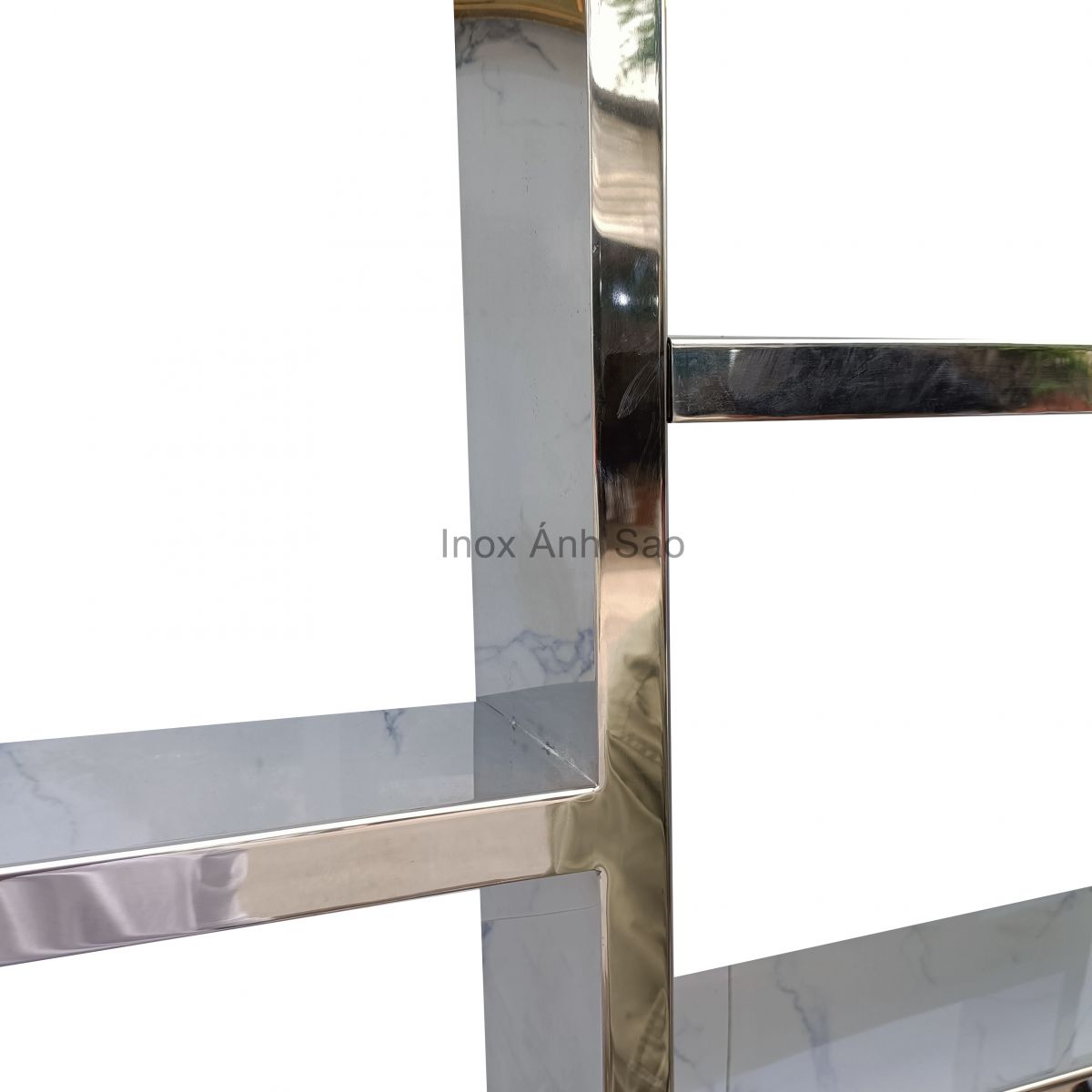 khung-vach-inox-304-ma-vang-bong
