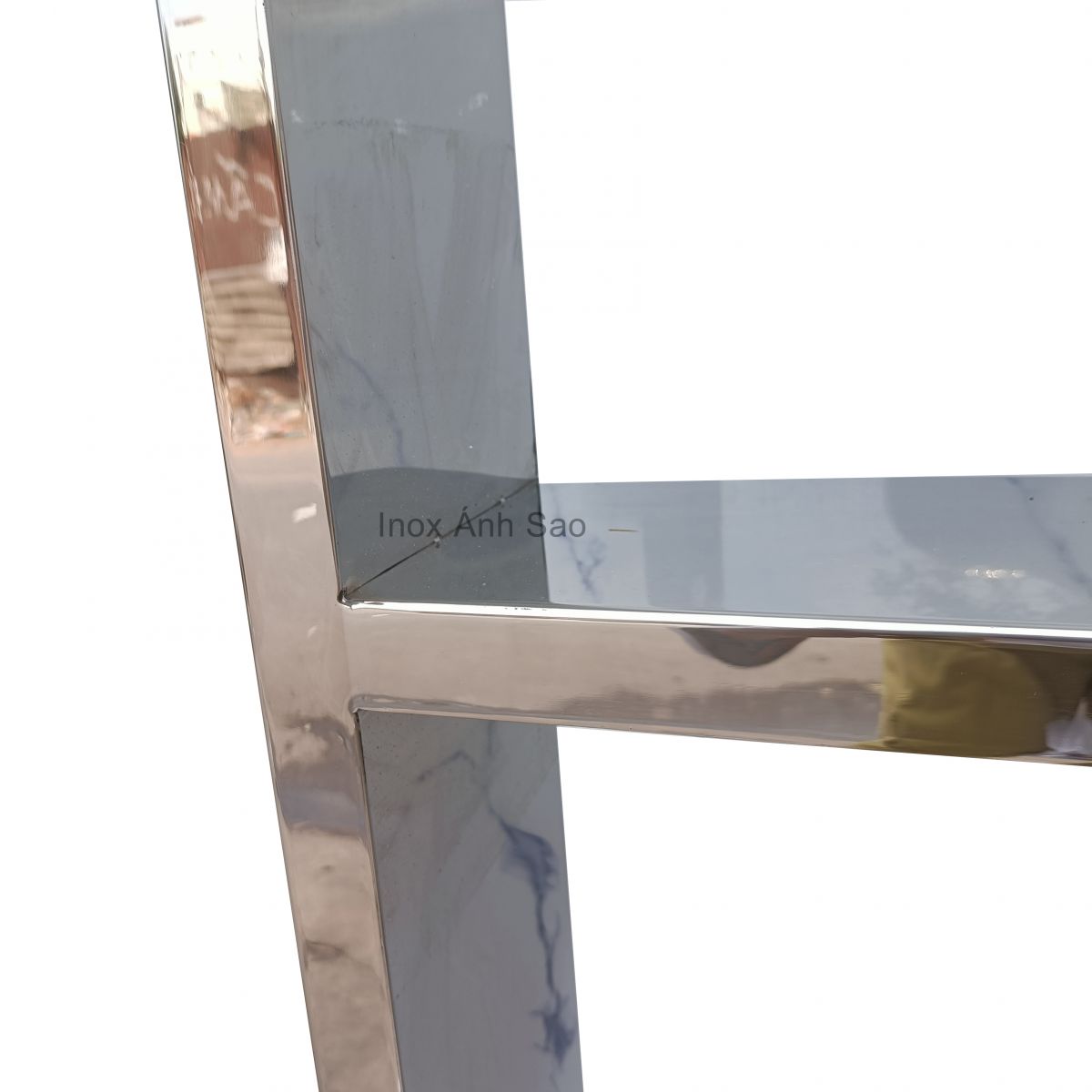khung-vach-inox-304-ma-vang-bong