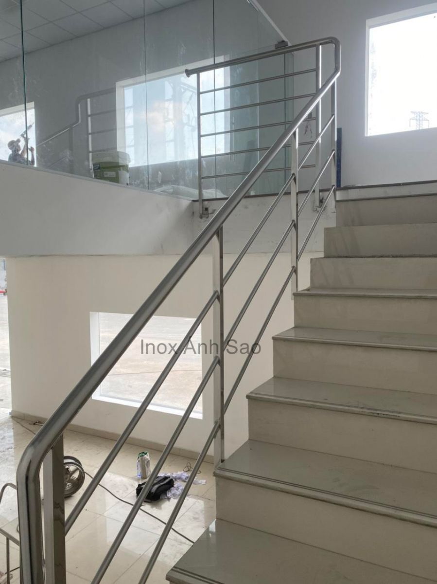 lan-can-cau-thang-inox