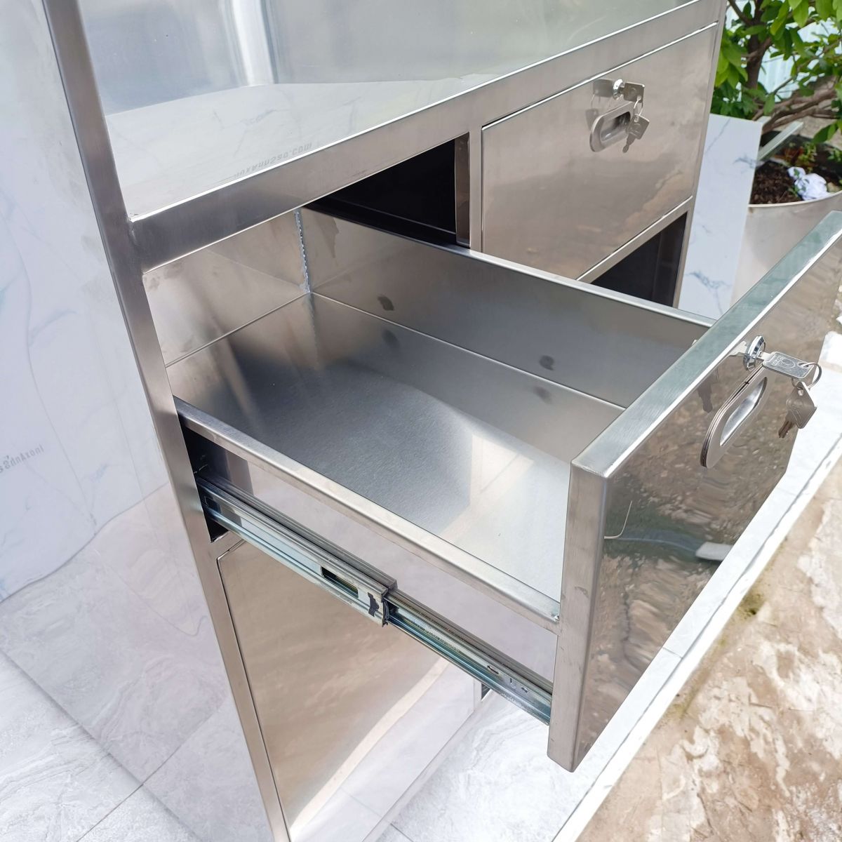 quay-lam-viec-inox-304