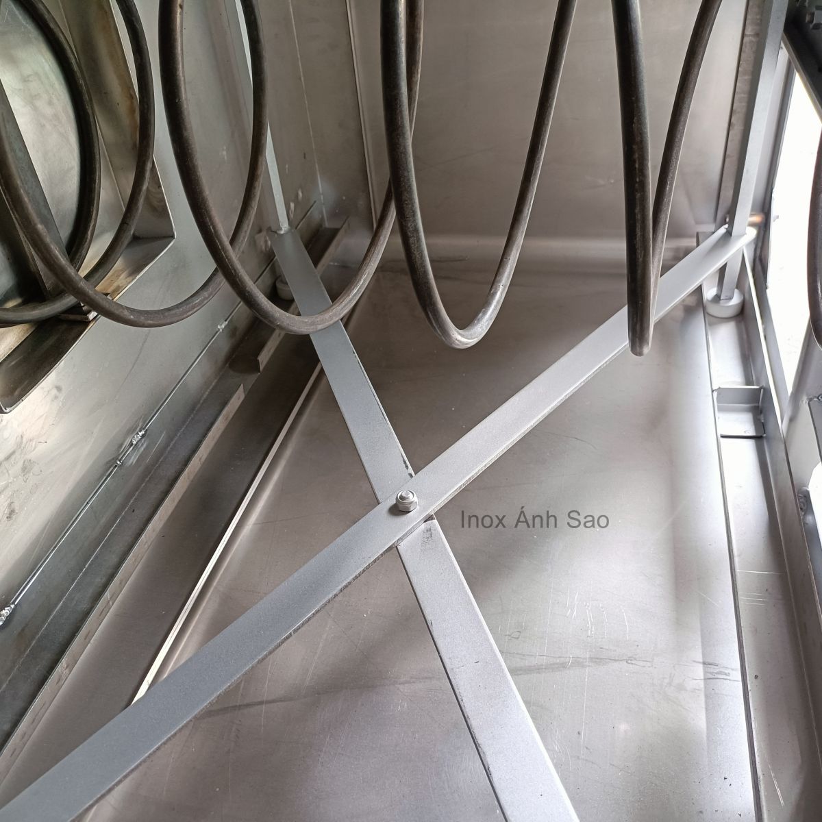 thung-hang-nang-ha-inox-304