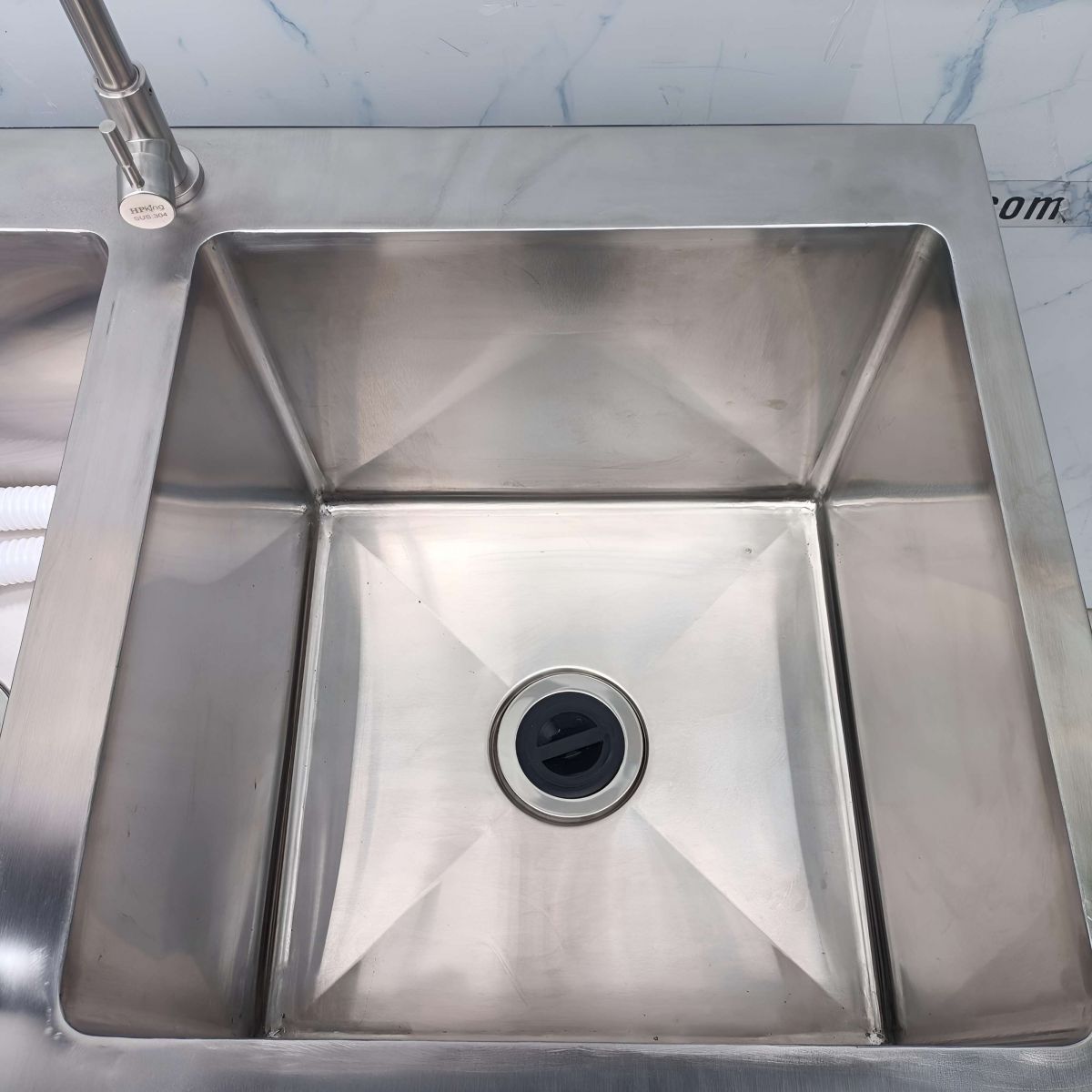 tu-bon-rua-inox-304