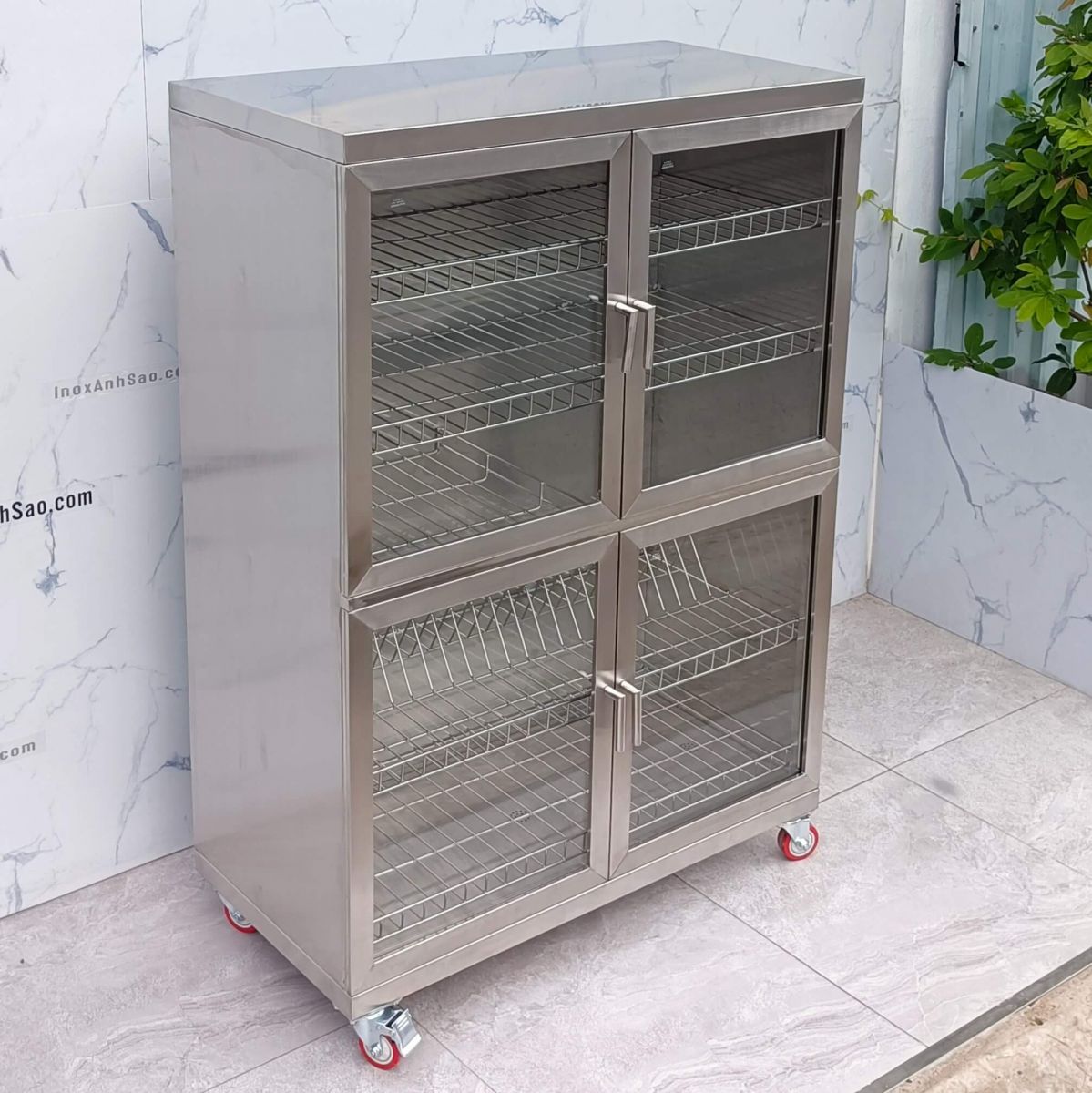 tu-chen-inox-bon-canh