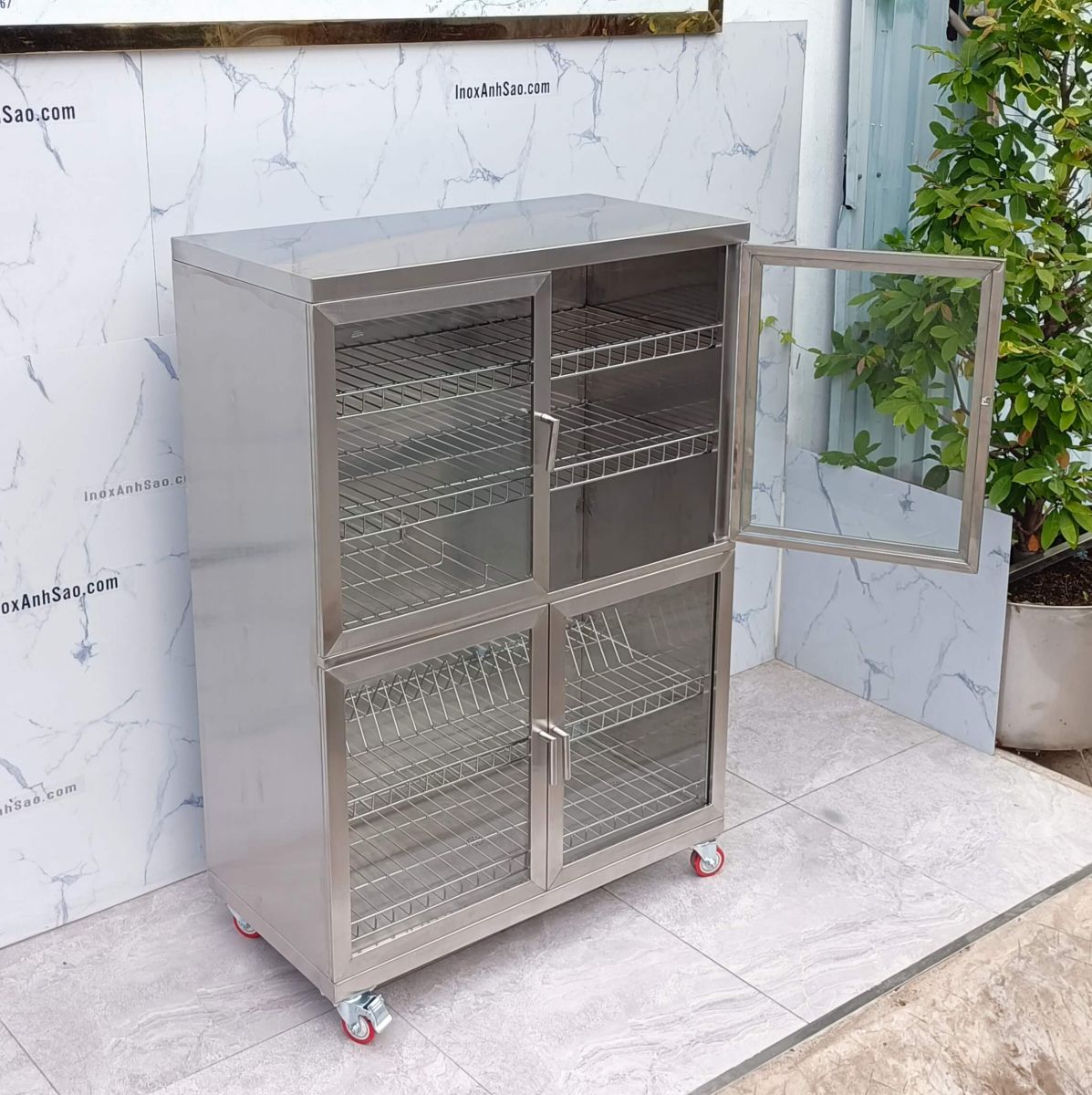tu-chen-inox-bon-canh