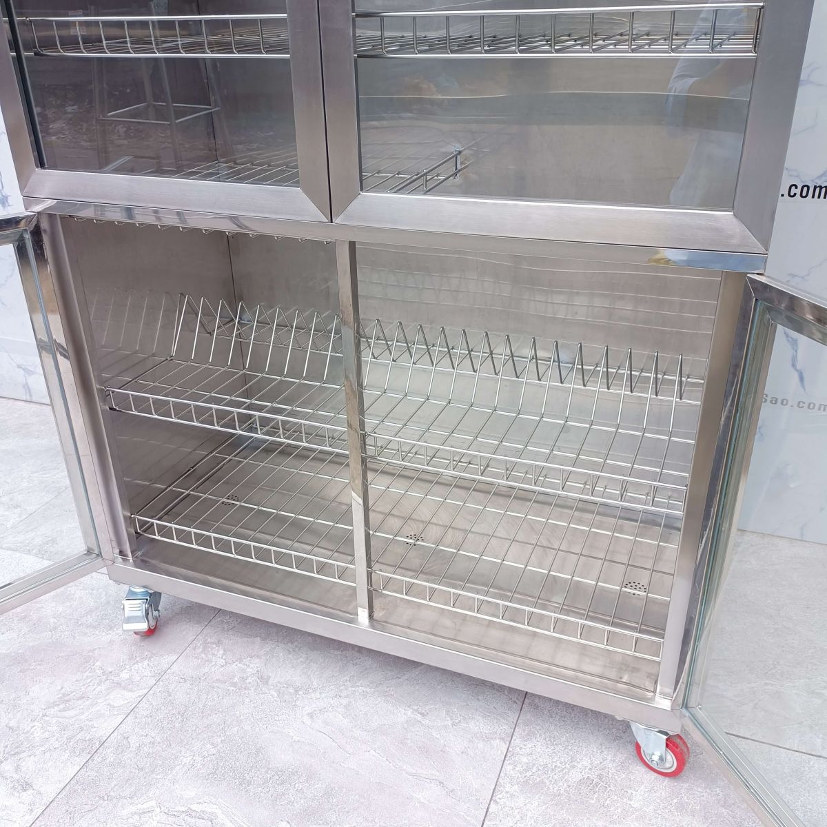 tu-chen-inox-bon-canh