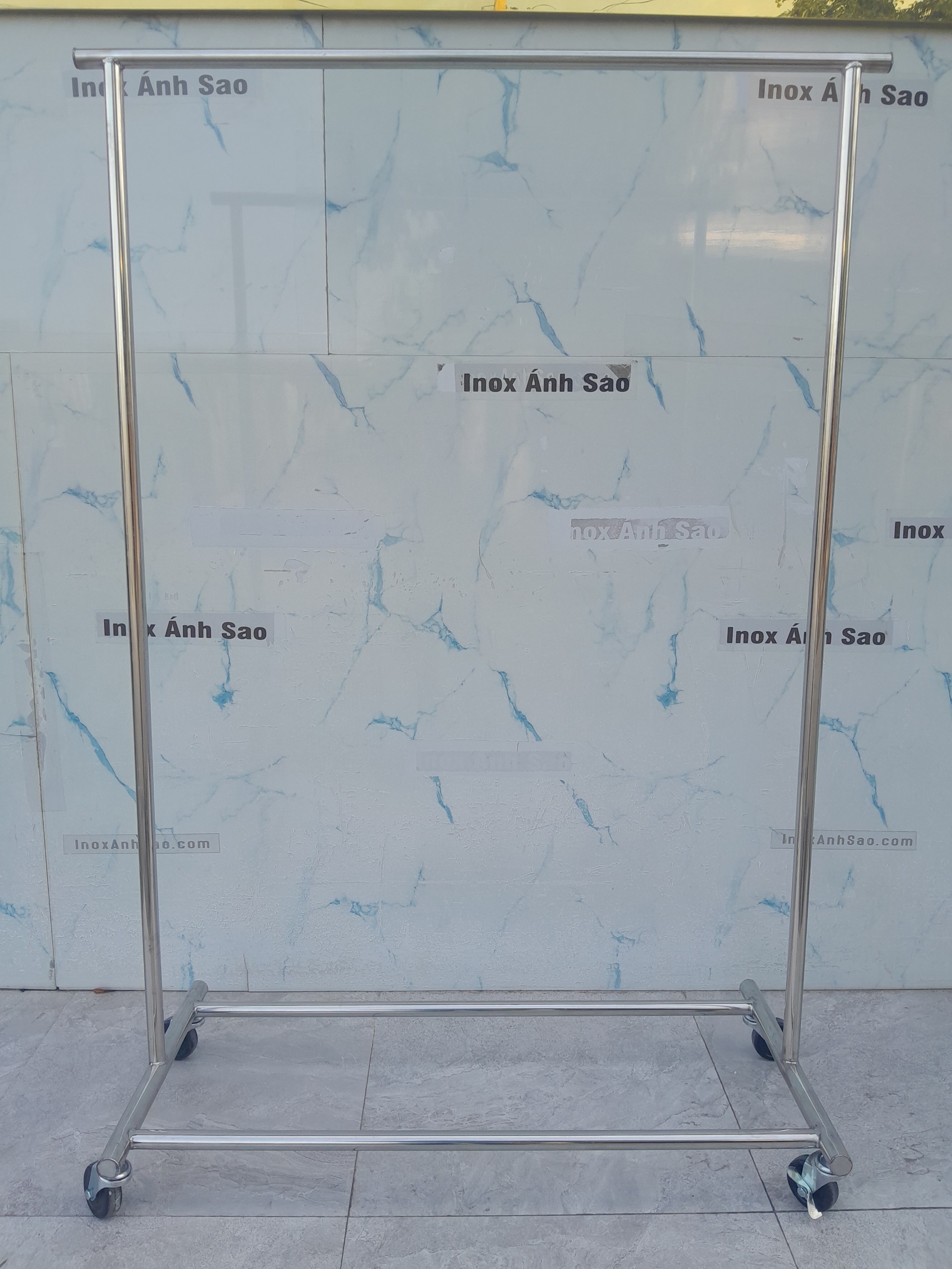 khung-treo-quan-ao-inox