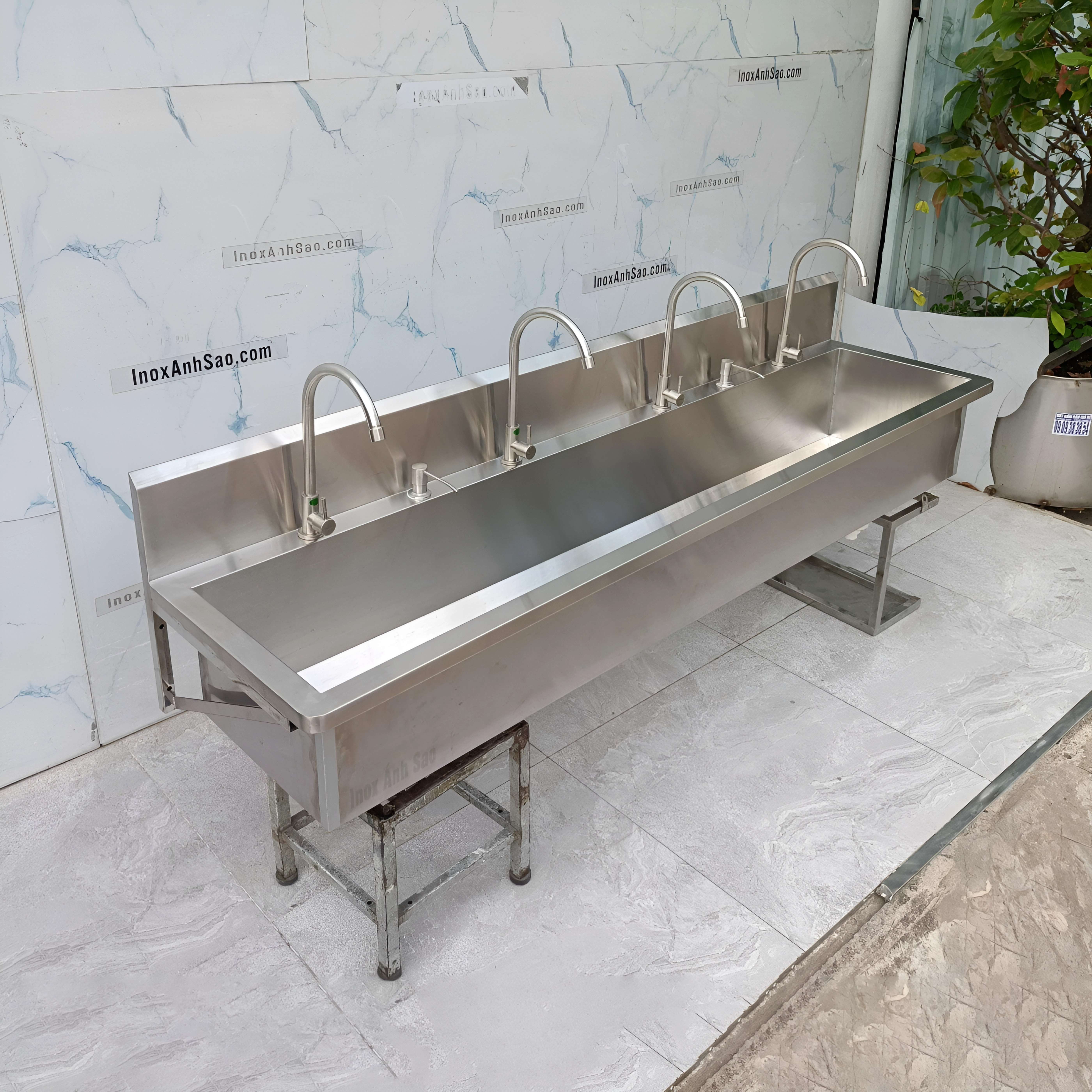 bon-rua-tay-inox-4-voi-treo-tuong-t19