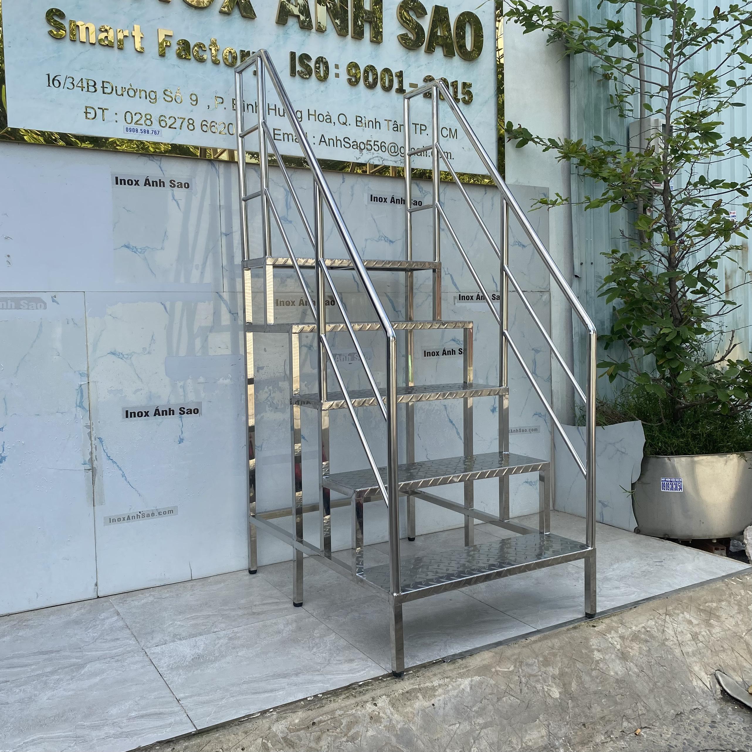 bac-thang-lan-can-inox