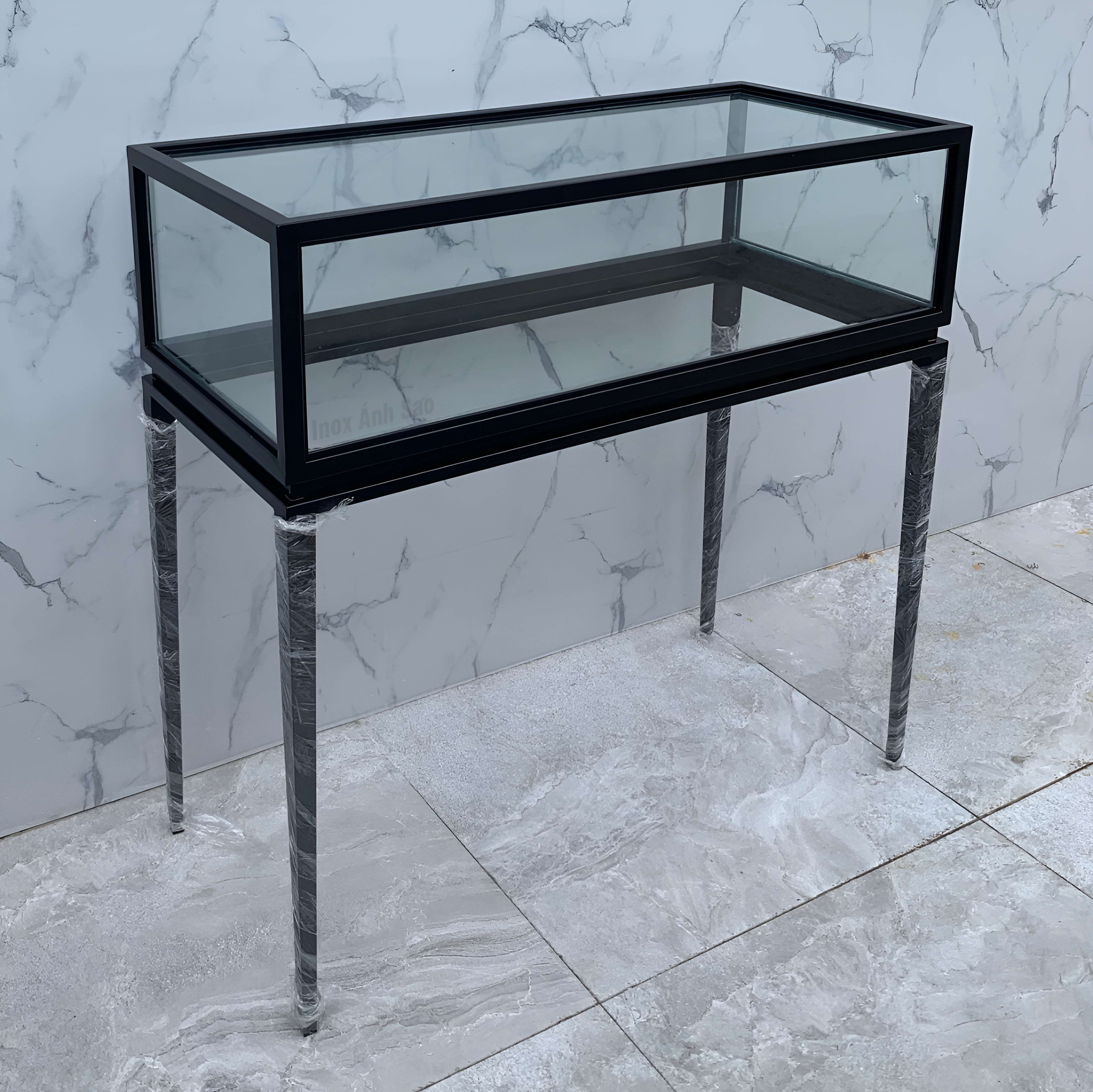 tu-trung-bay-inox-son-den-n01