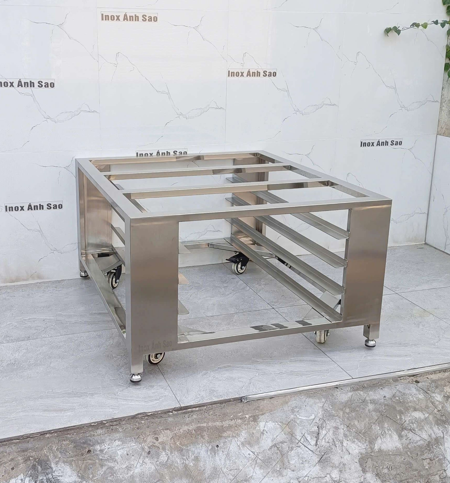 ban-de-khay-inox-304