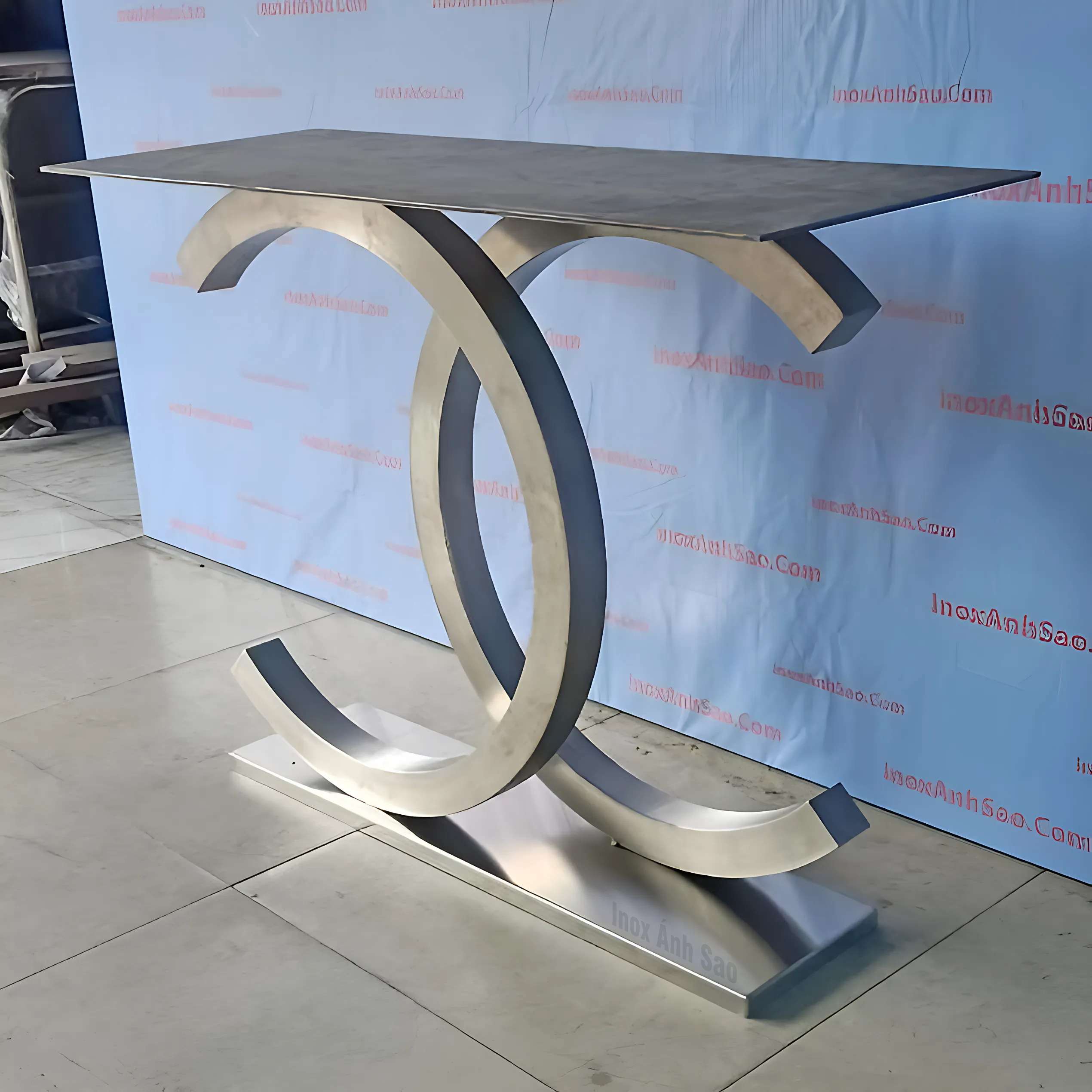 khung-chan-ban-console-c33