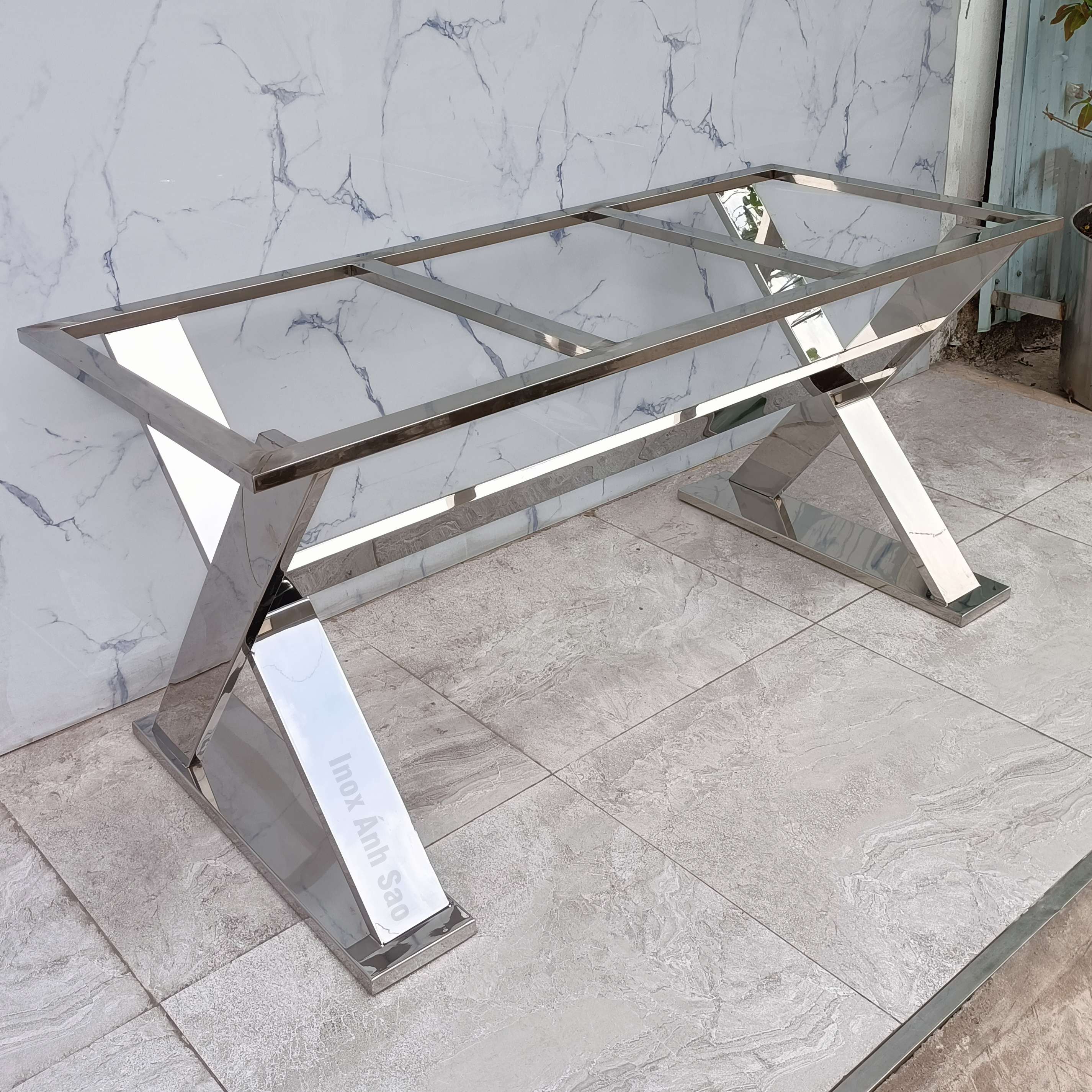 ban-an-inox-304-ma-vang-bong-a17