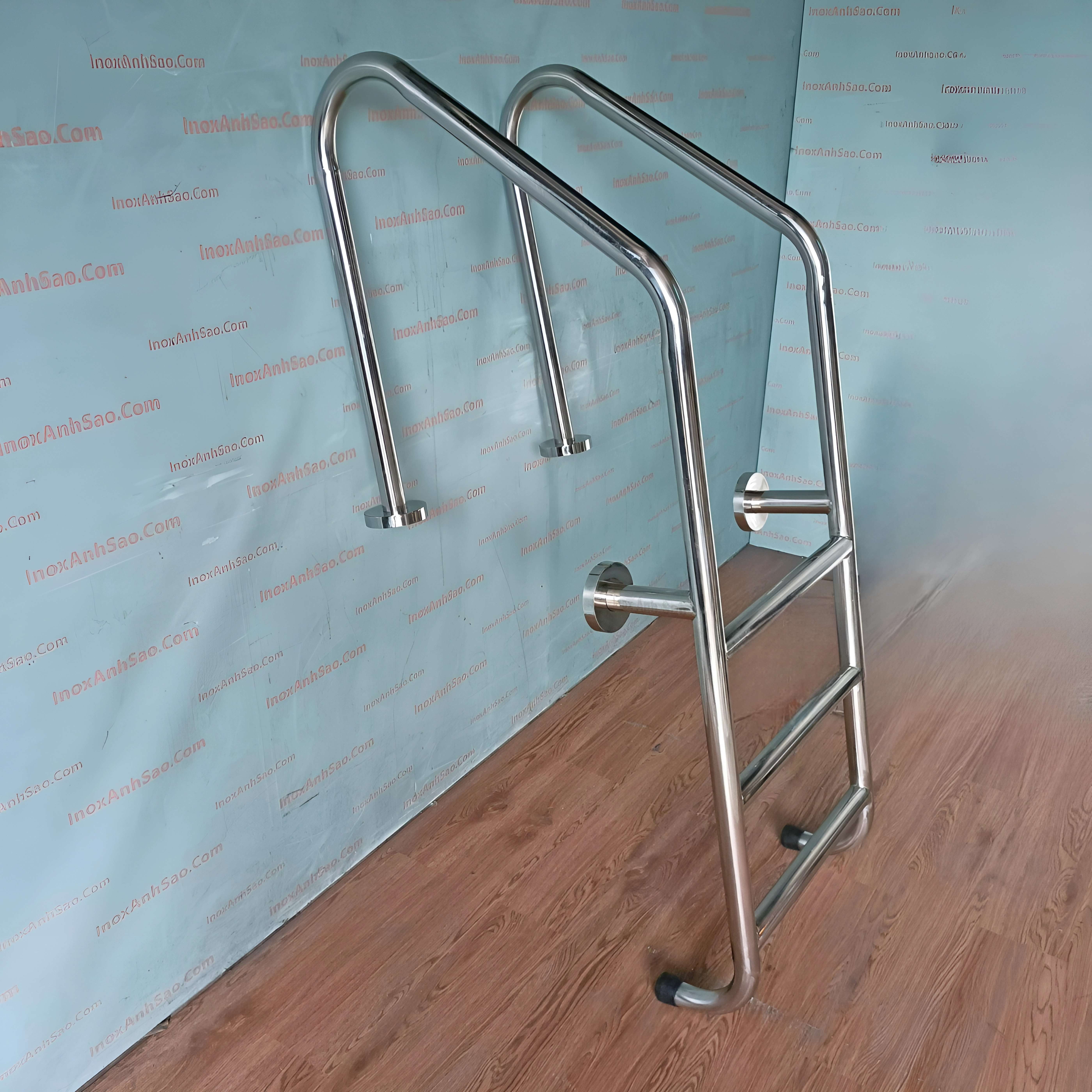 cau-thang-ho-boi-inox-304-091123d